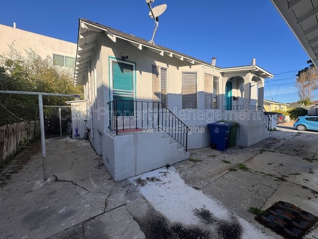 Building Photo - 817 Wainwright St