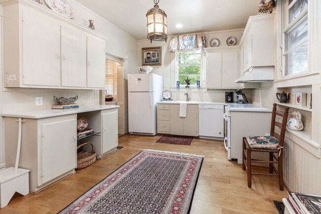 Photo - RESIDENTIAL/COMMERCIAL RENTAL - Charming h...