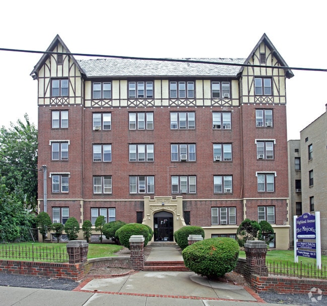 The Majestic - The Majestic Apartments