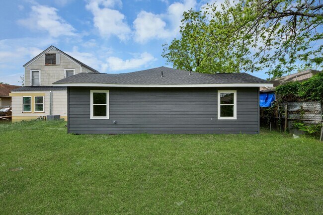 Photo - 7021 Canal St