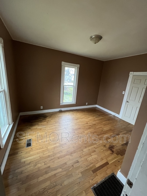 Photo - 217 N Georgia St