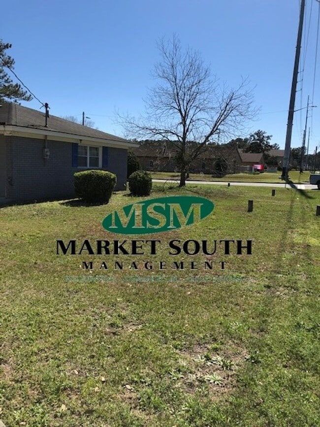 Building Photo - ~~Convenient location on Savannah's Souths... Rental