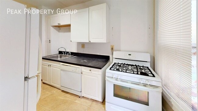 Photo - 1482 Summit St