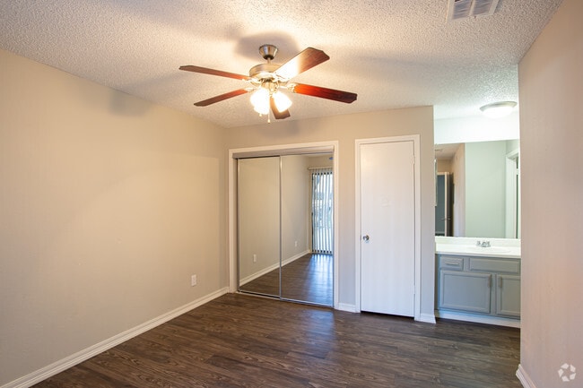 1BR, 1BA - 481 SF