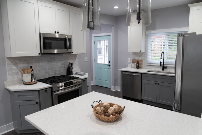 Photo - 3226 Mary St