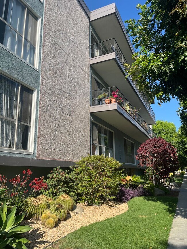 1329 E 1st St Unit 37