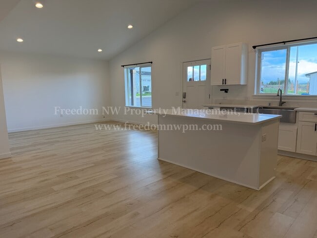 Photo - 1019 Peach Rd