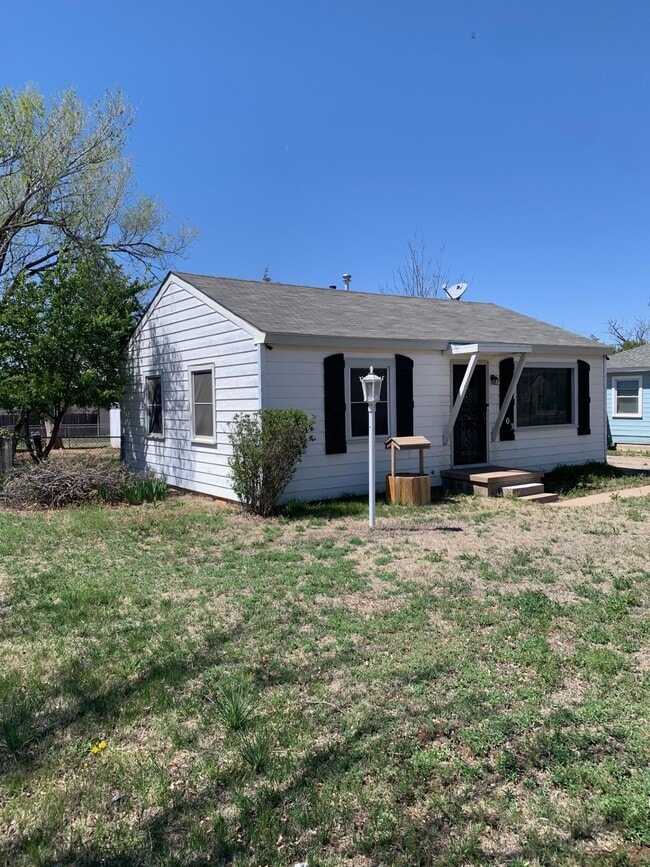 Photo - 103 N Western St