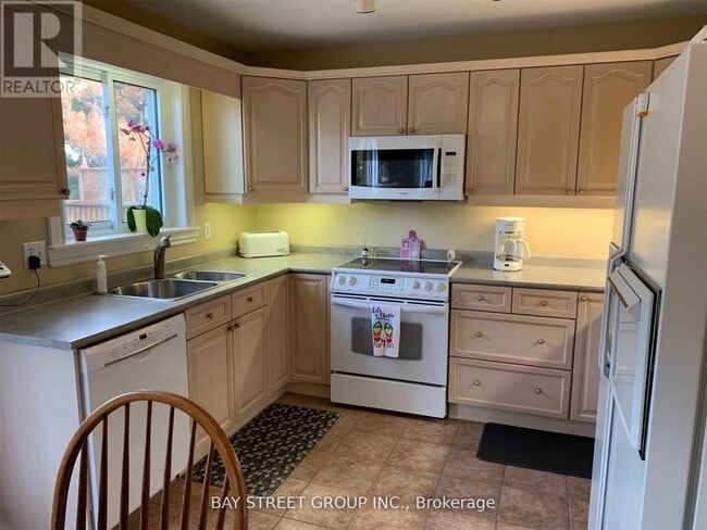 Photo - 76 Mayfair Dr