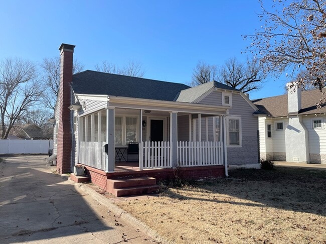 Building Photo - Updated 2 bedroom home