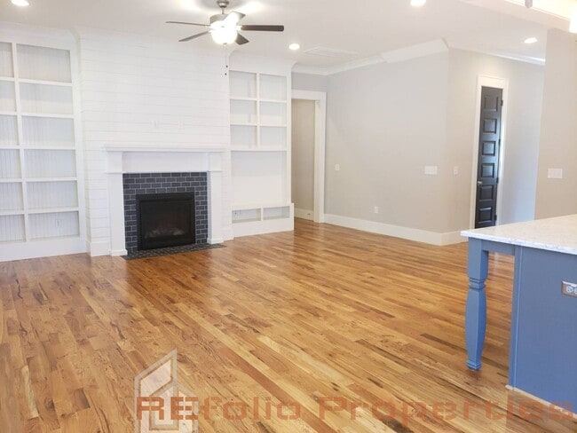Photo - 413 Ancient Oaks Dr