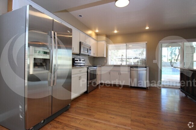 Building Photo - 850 N Valencia Dr Rental