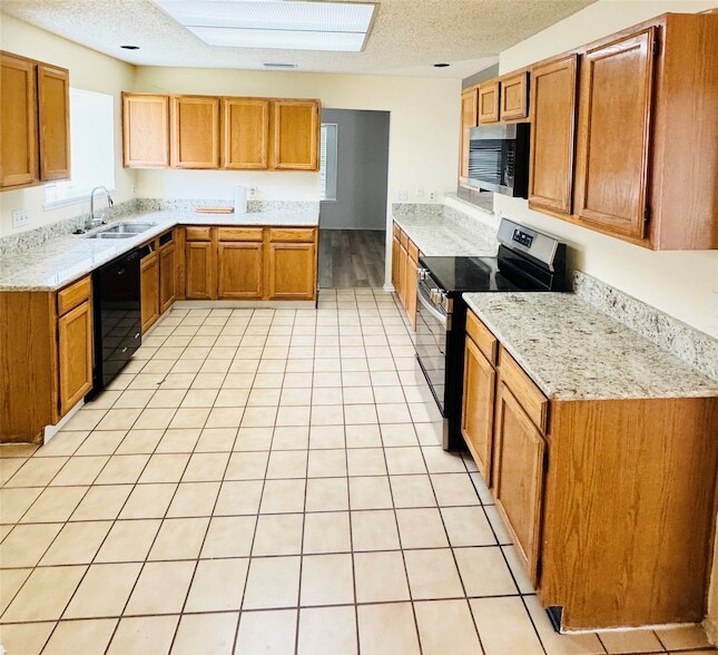 Photo - 700 Retriever Ln