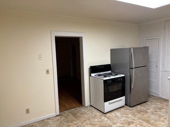 Photo - 222 W 4th St Unit 2