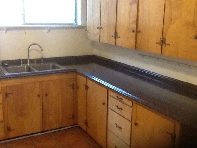 Building Photo - 1 Bedroom 1 Bath with bonus room and priva... Rental