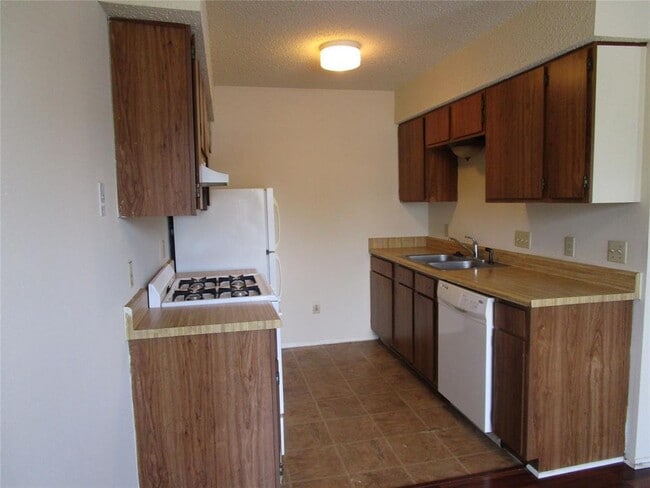 Photo - 1203 W 49th St Unit F