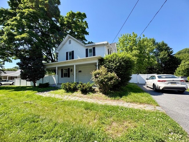 Photo - 4 Bedroom 2 Bathroom in Harrisburg!
