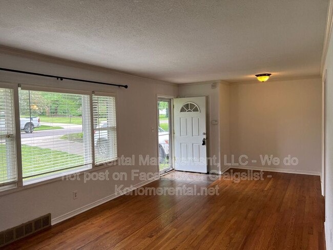 Photo - 6943 Walmer St