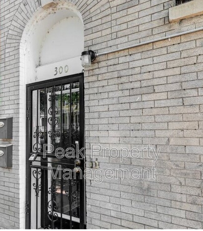 Photo - 300 W Clay St Unidad B