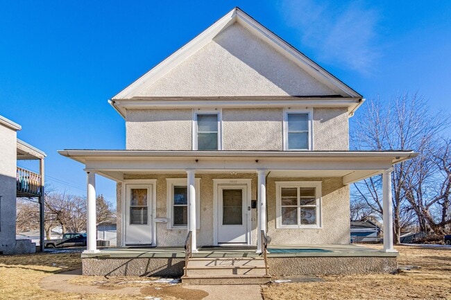 Building Photo - 2222 Girard Ave N Unit 2