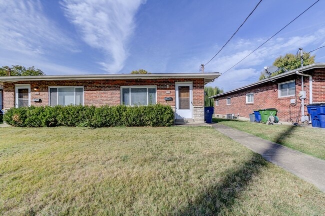 Building Photo - (354) 3937-39 Jane Unit 3939