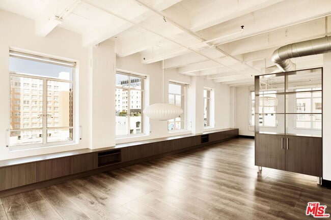 Building Photo - 6253 Hollywood Blvd Unit 702