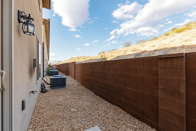 Photo - 3 bed / 2.5 bath / 2-car with washer/dryer/fridge 2019 built END UNIT!