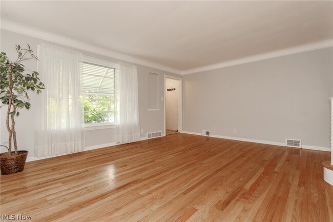 Photo - 1752 Brainard Rd