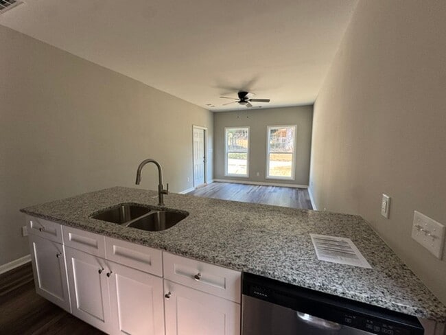 228 E Render St