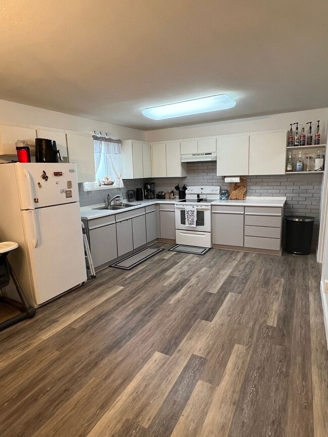 Photo - Duplex-Lower Unit in Aurora Subdivision