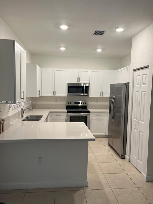 Building Photo - 158 SW 185th Ter Rental