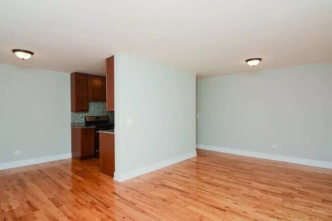 Photo - 510 W Briar Pl Unit 1