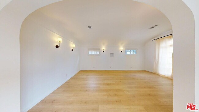 Photo - 2032 W 80th St Casa