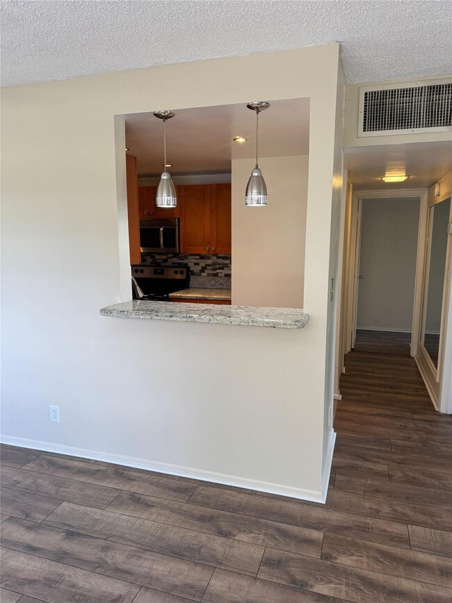 Photo - 1407 NE 56th St Unidad 201