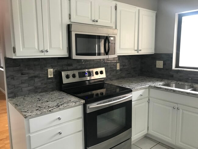 Kitchen - 1519 Marigold Way Unit 511