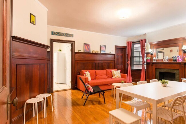 Photo - 1249 Beacon St