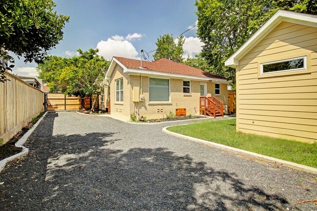 Photo - 2401 Eagle St