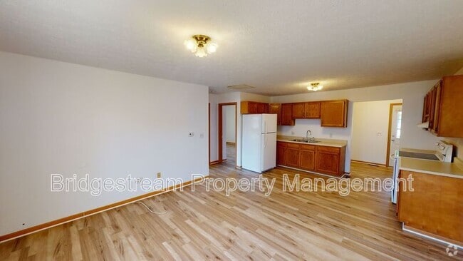 Building Photo - 214 Woodsview Dr Rental
