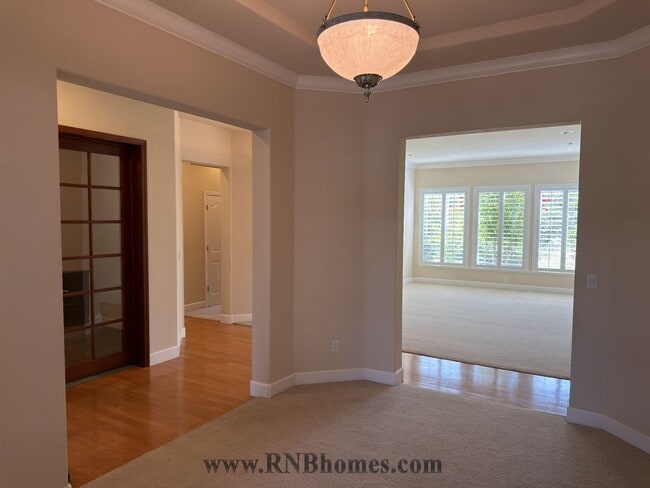 Photo - 121 Dunbarton Ct