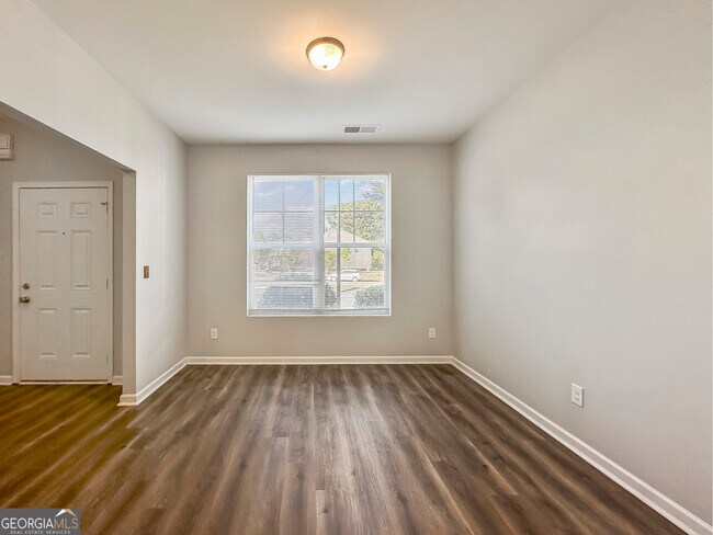 Photo - 230 Daisy Cir