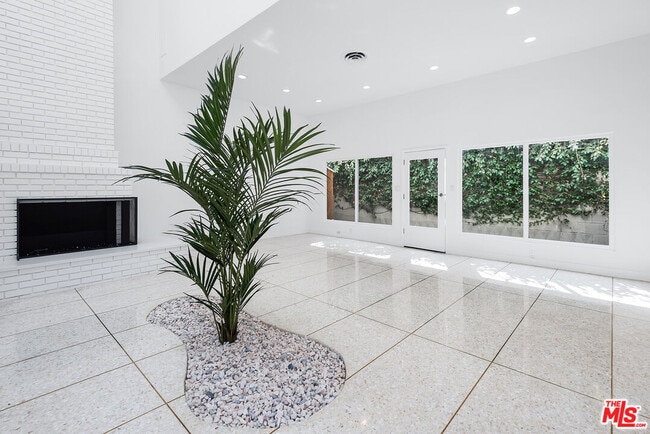 Photo - 764 N Doheny Dr Unit 2