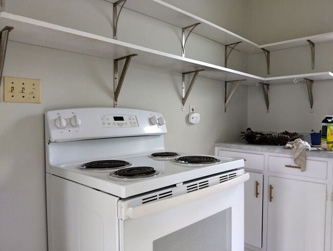 Photo - Adorable farmhouse ready for new long term...