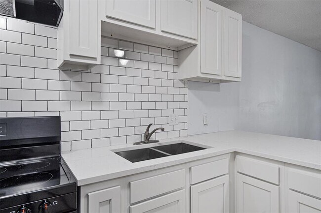 Photo - 520 Lenora Dr