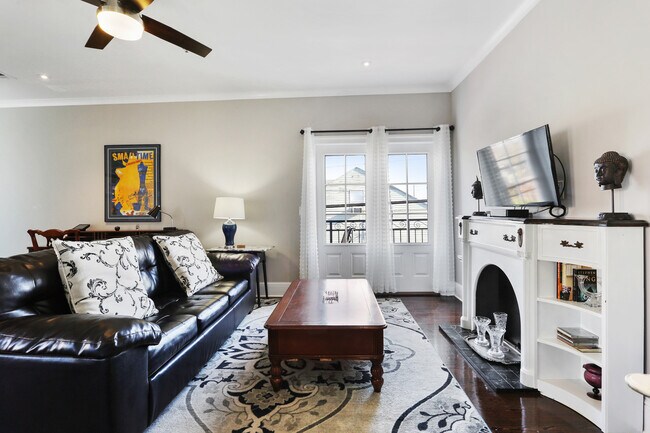 Living Room - 907 N Galvez St Apartments