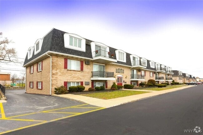 Building Photo - 1968 Sheridan Dr Rental