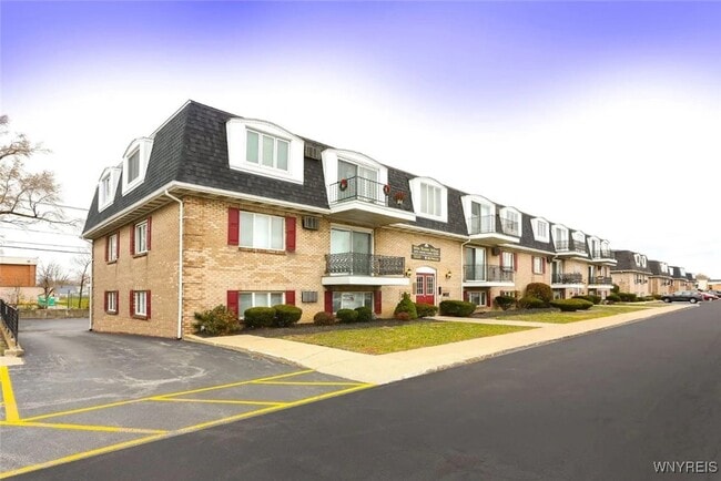 Building Photo - 1968 Sheridan Dr Rental