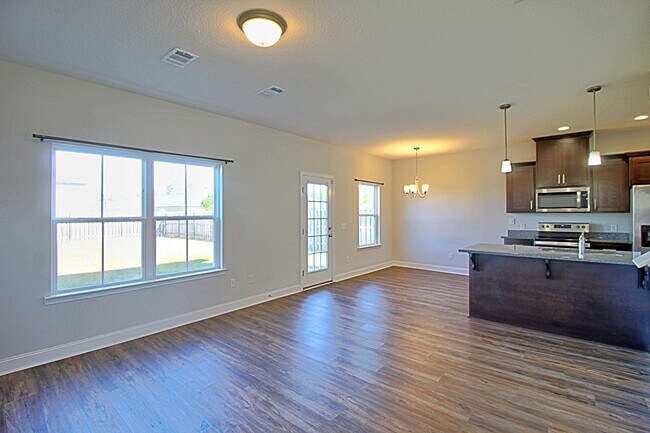 Photo - 106 Centennial Ct