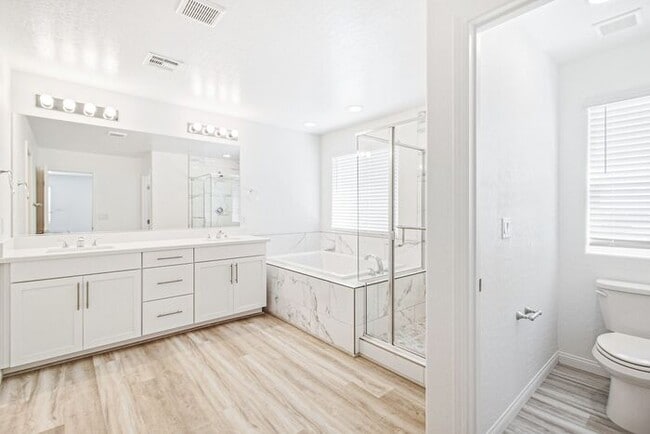 Spacious 4-Bedroom Home with Pool, Spa & Covered Patio