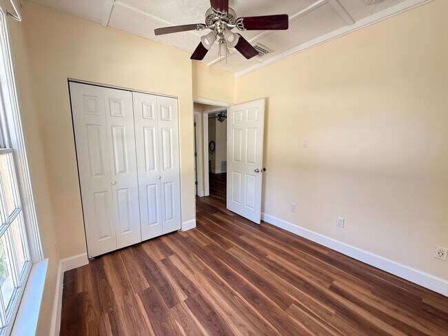 Photo - 3/2 Cottage Available! No deposit if qualified!