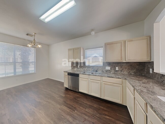 Photo - 30 Huntington Bend Dr